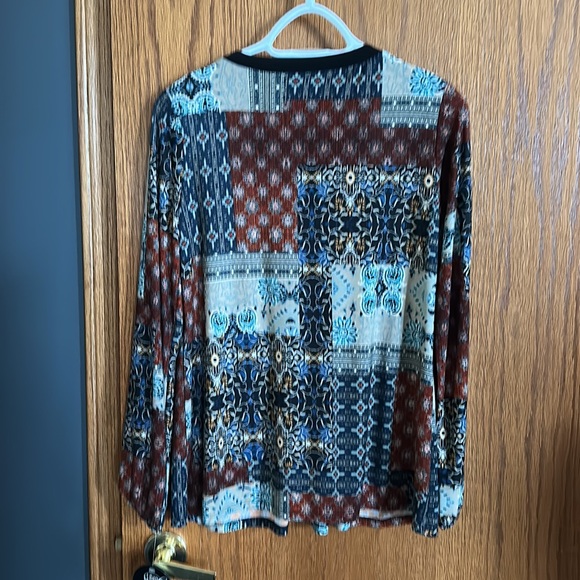 Ladies blouse by Libre! Size small, never worn! Pleated front waistline. - Picture 5 of 5